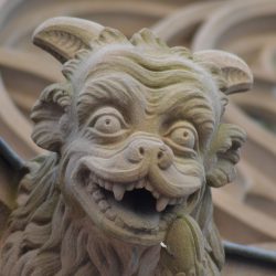 gargoyle-1663459_1920